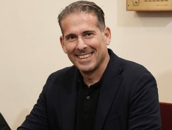 Μόνο φραπέ για τον Διαμαντή Καραναστάση μετά την το πρόστιμο και την αφαίρεση διπλώματος λόγω αλκοόλ