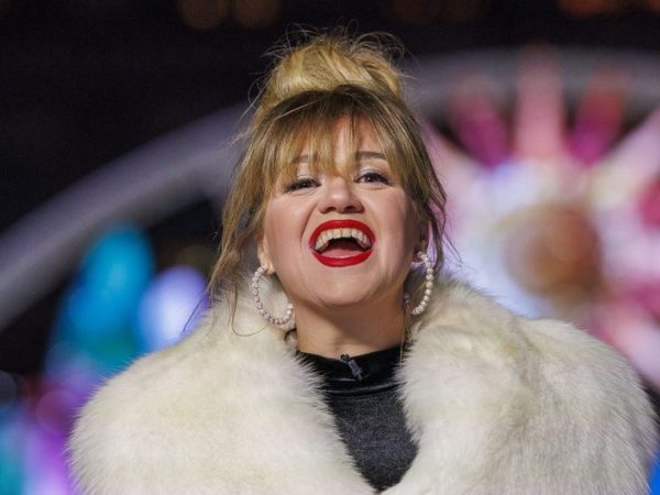Η Kelly Clarkson μπαινει στο Billions Club του Spotify με το τραγούδι Since U Been Gone