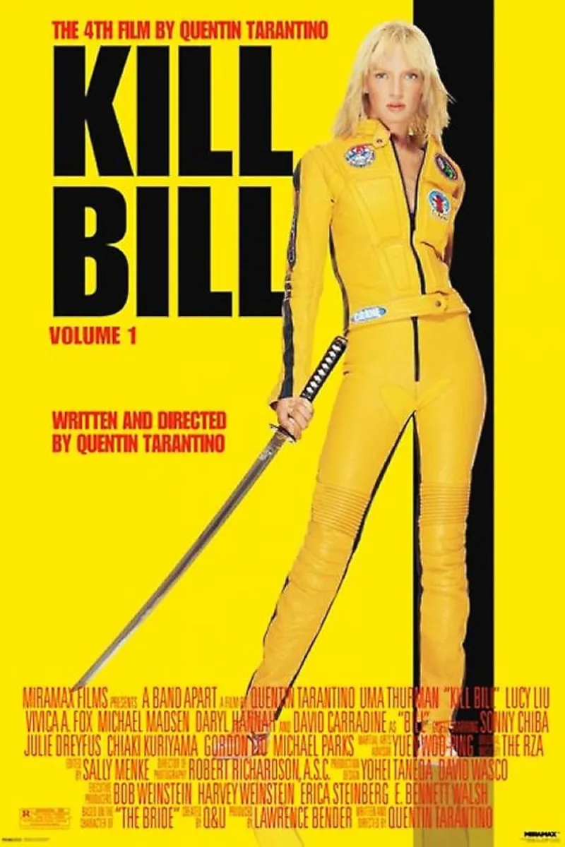 Αφίσα της ταινίας Kill Bill Volume 1 με την Uma Thurman σε κίτρινη φόρμα κρατώντας σπαθί κατάνα.