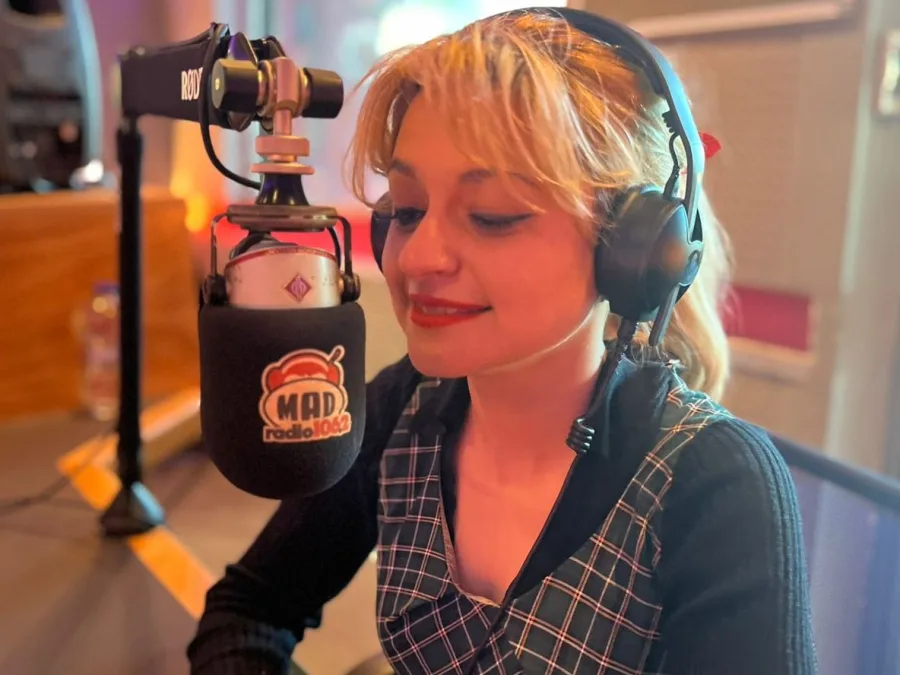 mad_radio_dimitra_derzekou