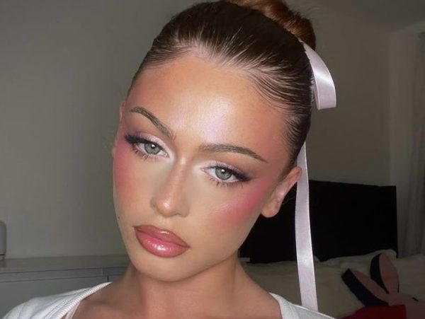Frosty Pink: Το γιορτινό makeup trend που έχει κατακλύσει το TikTok