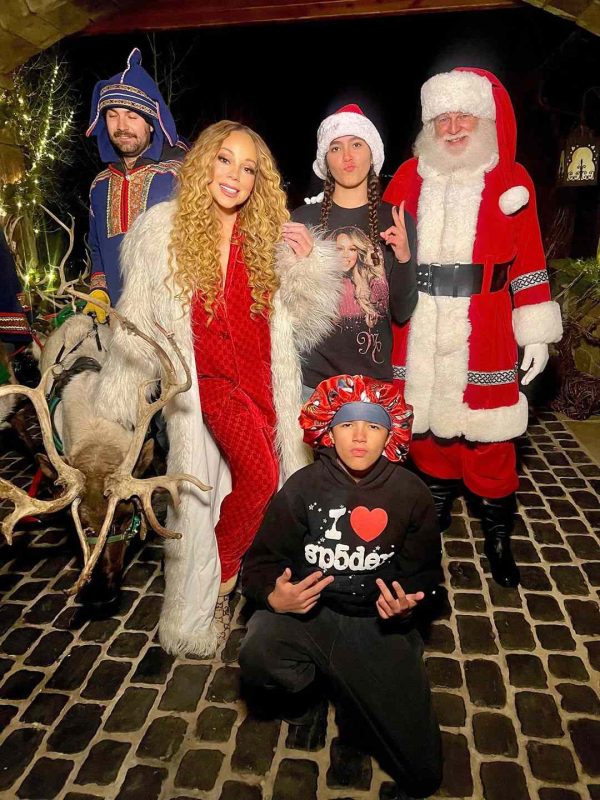 Η Mariah Carey γιορτάζει τα Χριστούγεννα του 2025 σε εορταστική ανάρτηση στο Instagram.