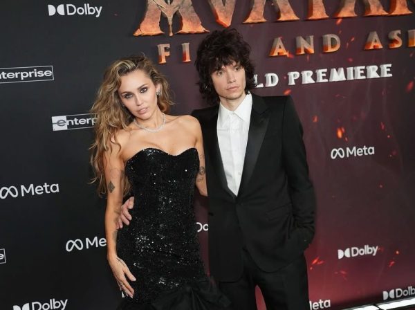 Miley Cyrus: Πόσο κοστίζει το custom διαμαντένιο δαχτυλίδι που της χάρισε ο Maxx Morando