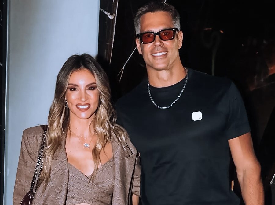 Αθηνά Οικονομάκου: Το υπέρλαμπρο χριστουγεννιάτικο δέντρο που στόλισε με την κόρη της και τον Μπρούνο Τσερέλα