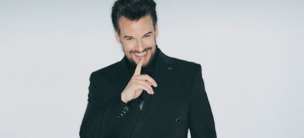 Πάνος Κιάμος: Το νέο του τραγούδι «Ξέρεις Πολλούς;» για τον σύγχρονο έρωτα