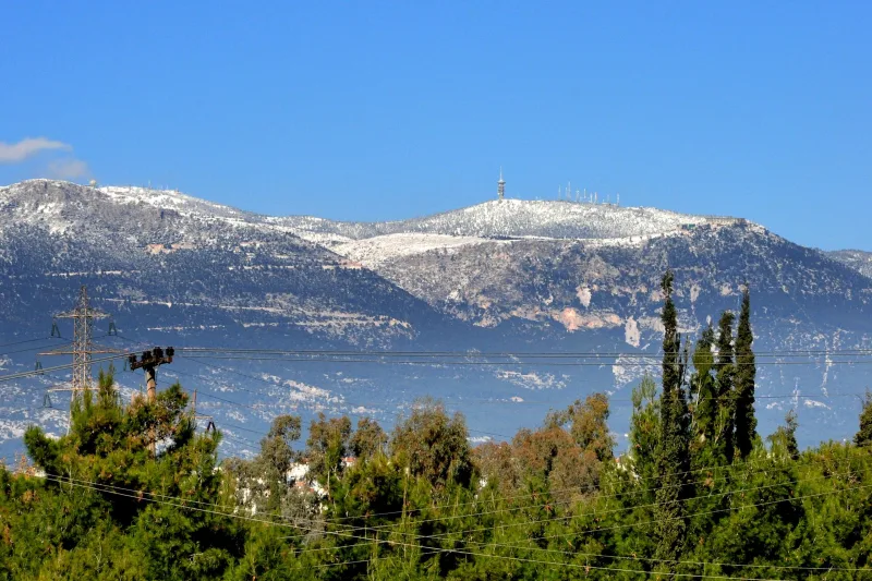 Πρωτοχρονιά στη φύση: 6 μέρη κοντά στην Αθήνα για να πεις «καλή χρονιά» με θέα βουνά και λίμνες