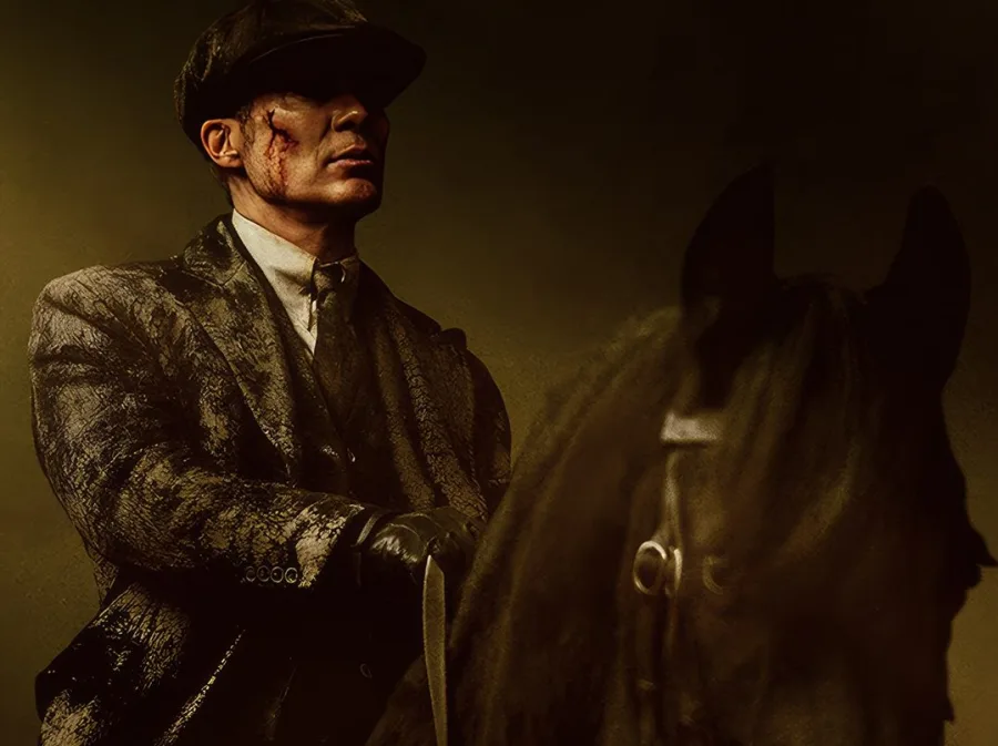 Ο Cillian Murphy ως Tommy Shelby πάνω σε άλογο