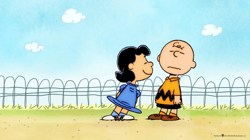 Ο Charlie Brown και η Lucy από τα Peanuts σε εξωτερικό χώρο.