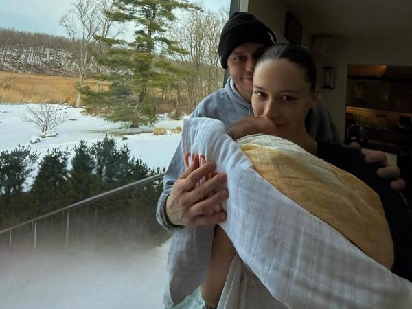 Ο Pete Davidson έγινε μπαμπάς για πρώτη φορά – Δες τις πρώτες φωτογραφίες