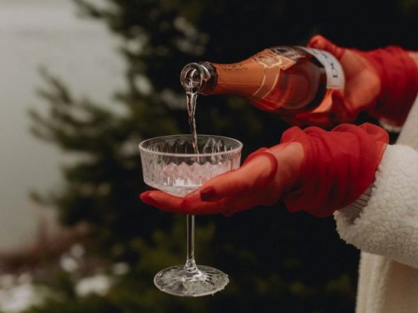Σαμπάνια, Prosecco ή Ελληνικό Αφρώδες: Ποιο να επιλέξεις για το χριστουγεννιάτικο ρεβεγιόν