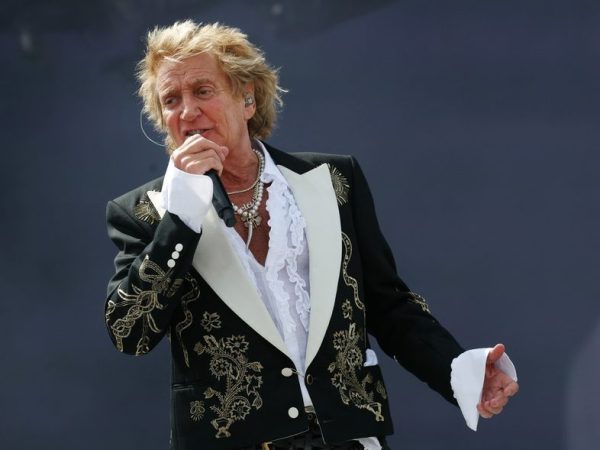 Εκνευρισμένος ο Rod Stewart στη συναυλία του στην Αθήνα: «Χαλάς το σόου, φύγε από τη μέση» φώναζε