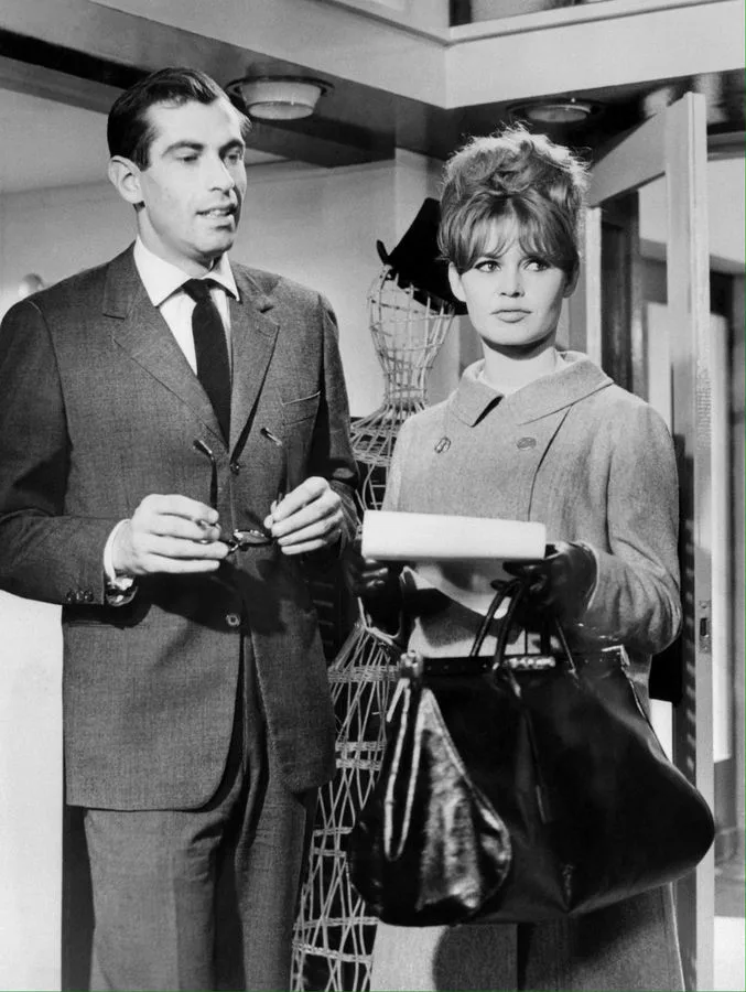 Ο Roger Vadim και η Brigitte Bardot σε ασπρόμαυρη φωτογραφία αρχείου.
