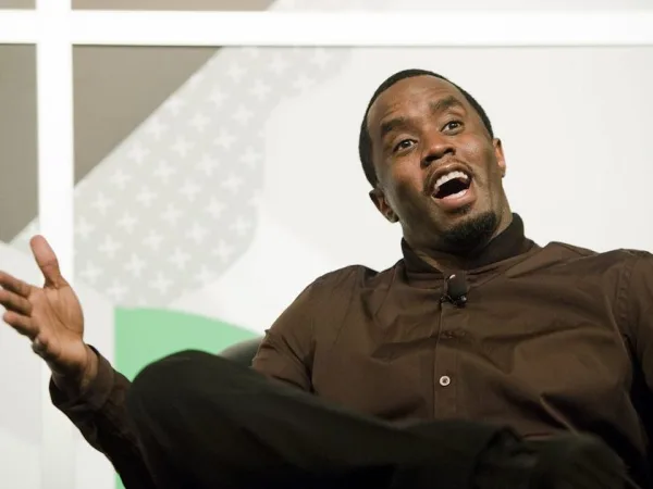 Ο Sean «Diddy» Combs διοργανώνει γεύμα για την Ημέρα των Ευχαριστιών σε σωφρονιστικό ίδρυμα.