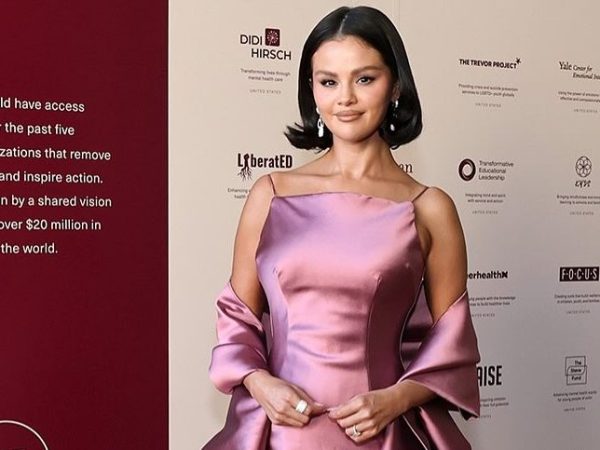 Η Selena Gomez μιλά ανοιχτά για το μελάσμα και τις κηλίδες στο πρόσωπό της