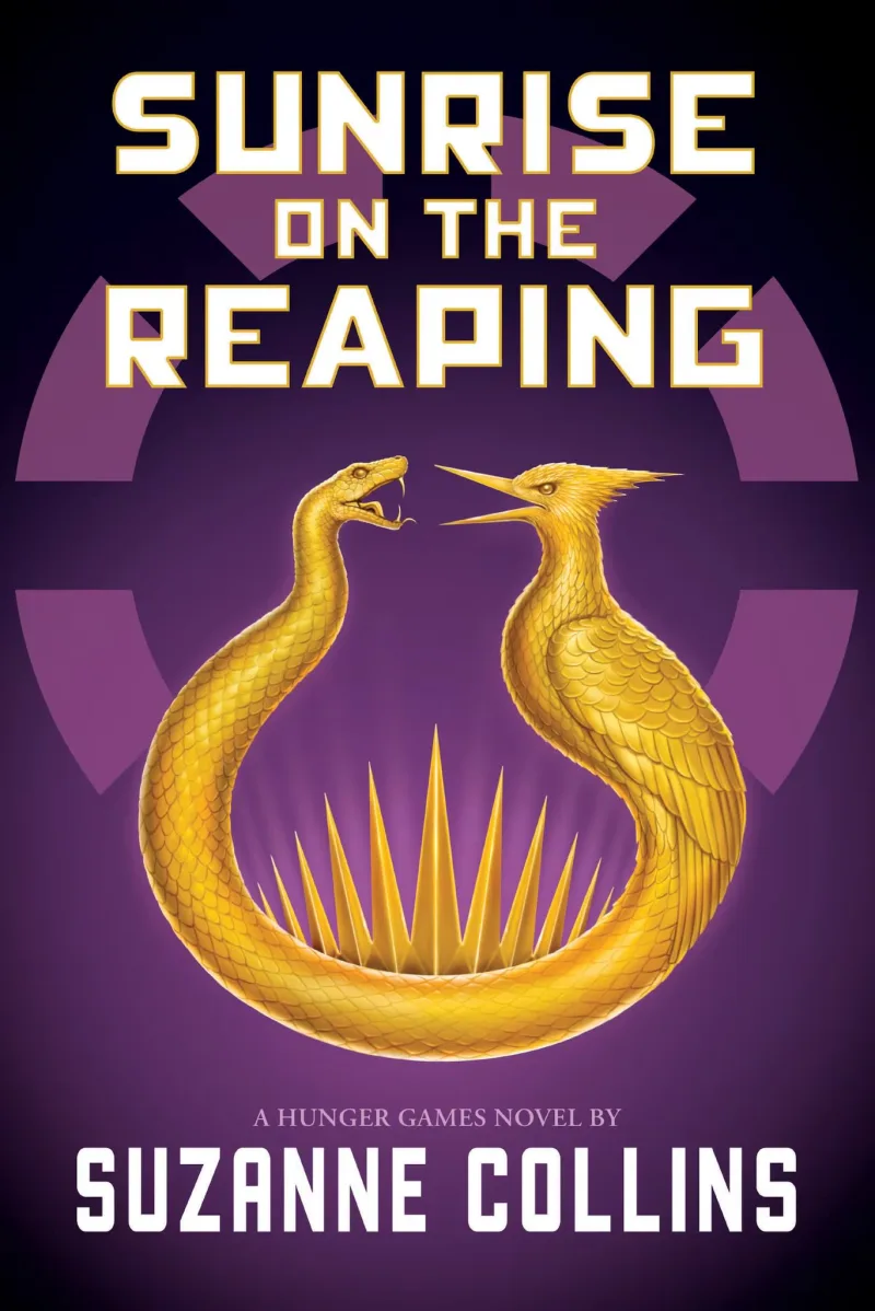 Εξώφυλλο του βιβλίου "Sunrise on the Reaping" της Suzanne Collins, ενός μυθιστορήματος Hunger Games, που παρουσιάζει ένα χρυσό φίδι και ένα πουλί.