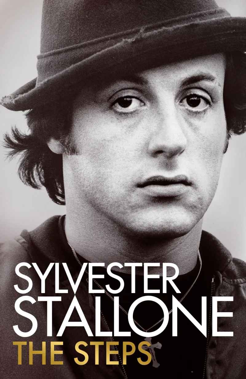 Ο Sylvester Stallone παρουσιάζεται στο εξώφυλλο του βιβλίου του "The Steps" που αναμένεται να κυκλοφορήσει το 2026.