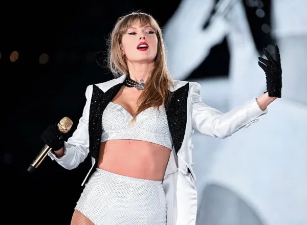 Η Taylor Swift σε φωτογραφία από το Instagram, με αφορμή τις μεγάλες φιλανθρωπικές δωρεές της για τα Χριστούγεννα.
