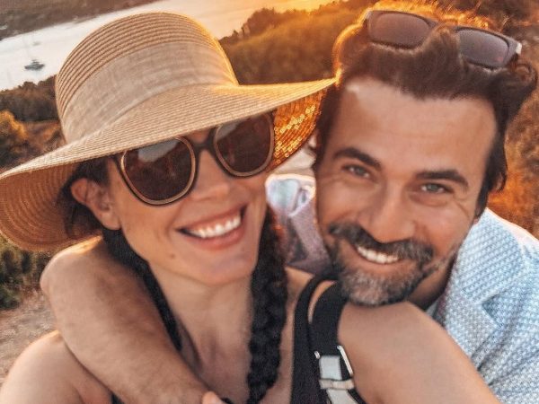 Ιωάννα Τριανταφυλλίδου: Απαθανατίζει τον Κίμωνα Κουρή να παίζει πιάνο με τον γιο τους (φωτογραφία)