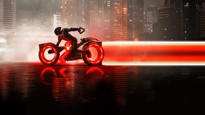 Φουτουριστική μοτοσικλέτα Tron: Ares με αναβάτη σε αστικό τοπίο