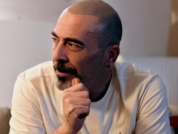 Έξαλλος ο Βαλάντης με τους μουσικούς του on stage – Το video που κάνει τον γύρο του διαδικτύου