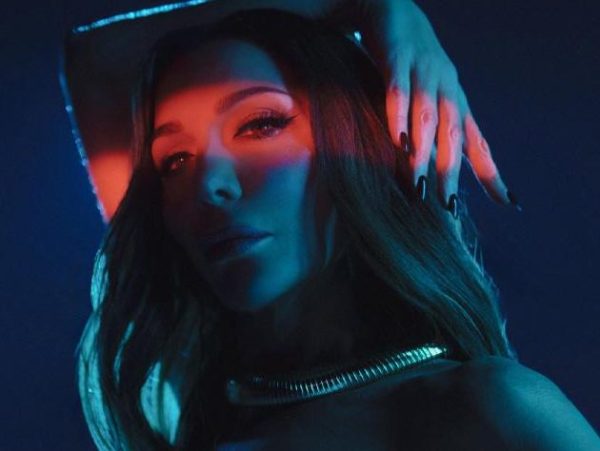 Αιχμαλωτίζει τα βλέμματα το νέο video clip της Δέσποινα Βανδή για το hit Καλά Να Περνάτε