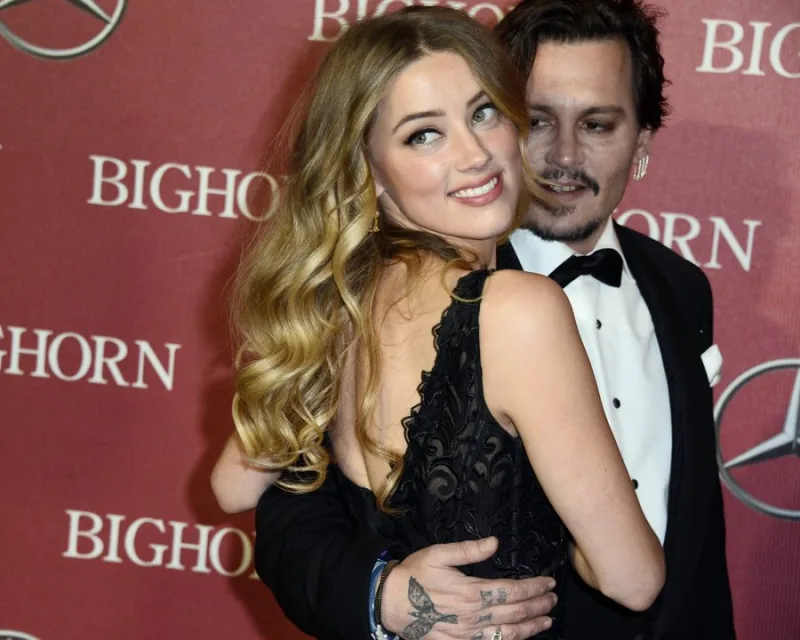 Η ηθοποιός Amber Heard σε δημόσια εμφάνιση, με αφορμή τις δηλώσεις της για τη δίκη με τον Johnny Depp.