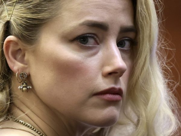 Η Amber Heard εξομολογείται: «Δεν έχω πια φωνή»