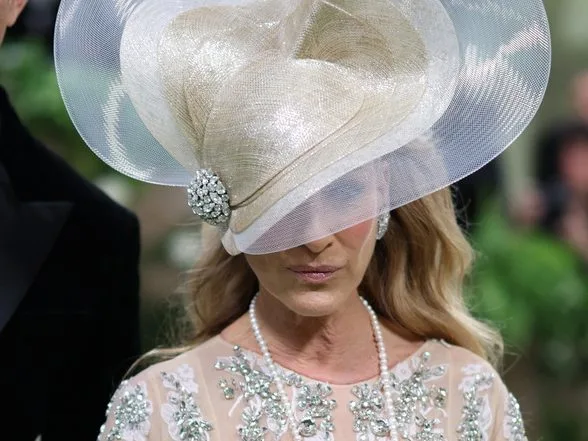 Η Sarah Jessica Parker και η Helen Mirren στην εκδήλωση Golden Eve για τις Χρυσές Σφαίρες.