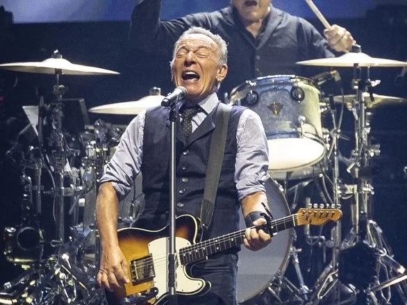 Ο Bruce Springsteen σε φωτογραφία από το ΑΠΕ-ΜΠΕ για το τραγούδι διαμαρτυρίας Streets of Minneapolis.