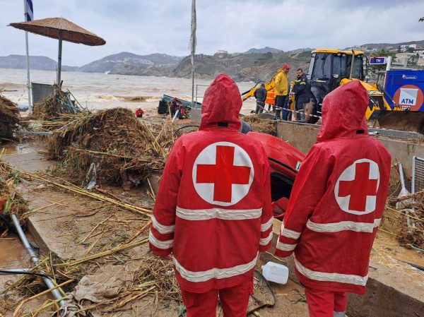 Ελληνικός Ερυθρός Σταυρός: 10 συμβουλές προστασίας σε σφοδρή καταιγίδα με πλημμυρικά φαινόμενα