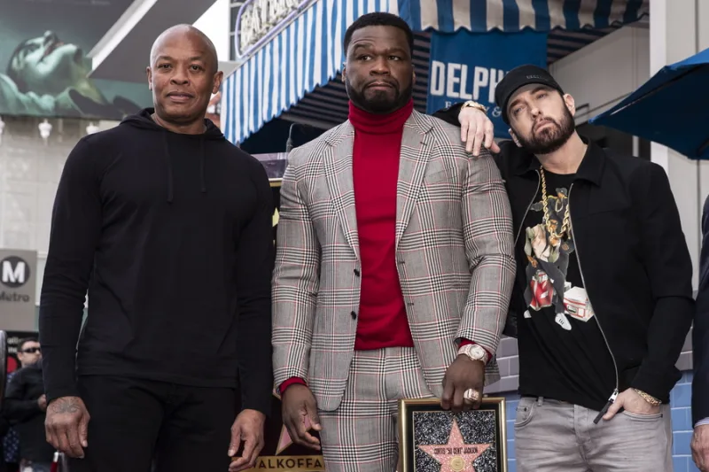 Ο ράπερ 50 Cent σε επίσημη εμφάνιση, ο οποίος αρνήθηκε συμφωνία εκατομμυρίων στην αρχή της καριέρας του.