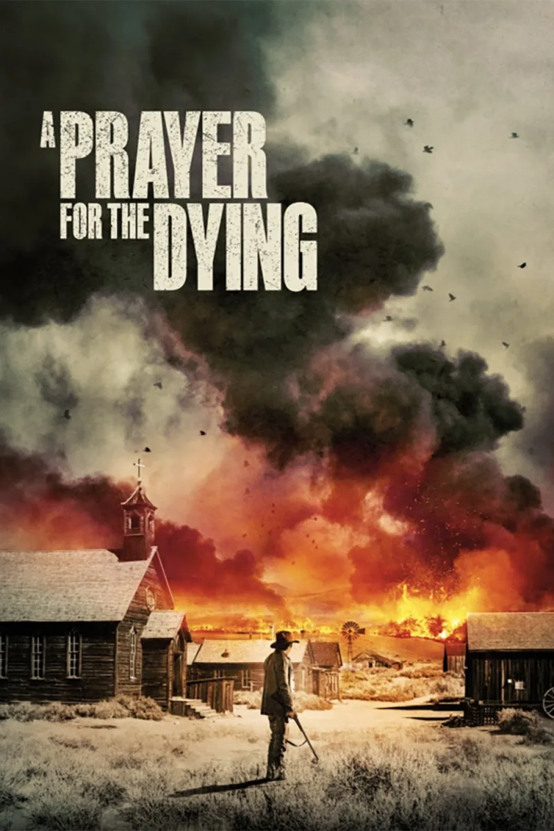 Αφίσα της ταινίας A Prayer for the Dying με έναν άνδρα μπροστά από φλεγόμενη πόλη.