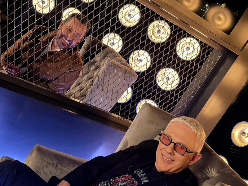 Ο Τάσος Δούσης στο After Dark: «Μεγάλωσα σε απίστευτα δύσκολες συνθήκες – Φορούσα τα ρούχα του πατέρα μου»