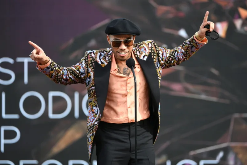 Ο Anderson .Paak στην ταινία K-POPS! που σκηνοθετεί ο ίδιος.