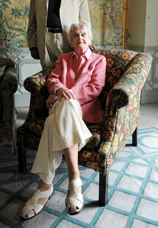 Η ηθοποιός Angela Lansbury σε φωτογραφία του 2013, γνωστή για τον ρόλο της ως Jessica Fletcher.