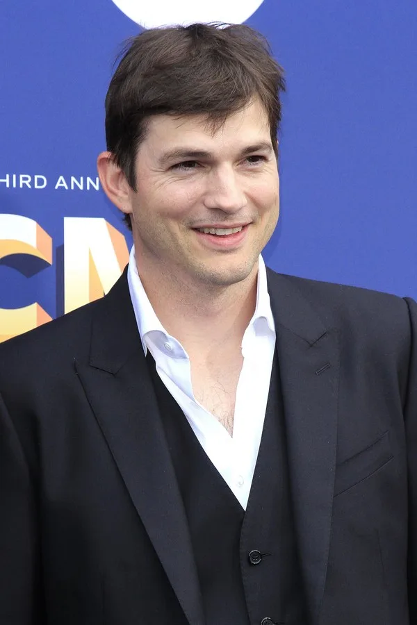 Ο ηθοποιός Ashton Kutcher, ο οποίος είχε συνεργαστεί με τον Tom Ford για τον οίκο Gucci.