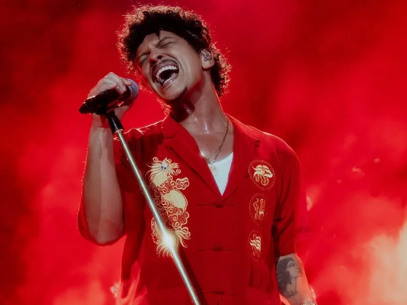 Ο Bruno Mars σε φωτογραφία από τον προσωπικό του λογαριασμό στο Instagram για το νέο του άλμπουμ The Romantic.