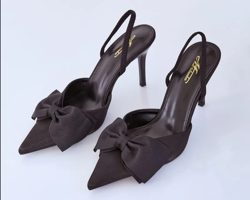 Μαύρες γόβες slingback με μεγάλους φιόγκους