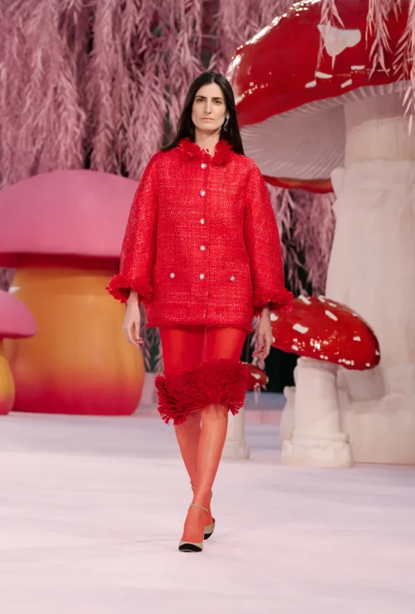 Στιγμιότυπο από την επίδειξη Chanel Haute Couture SS26 του Matthieu Blazy.