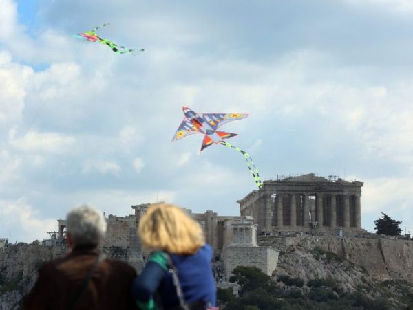Ανοίγει το Τριώδιο – Πότε θα τσικνίσεις και πότε θα πετάξεις χαρταετό