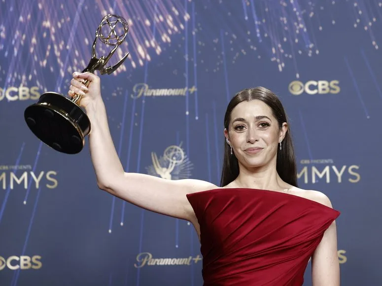 Η ηθοποιός Cristin Milioti και ο Glen Powell σε νέα ταινία του Judd Apatow.