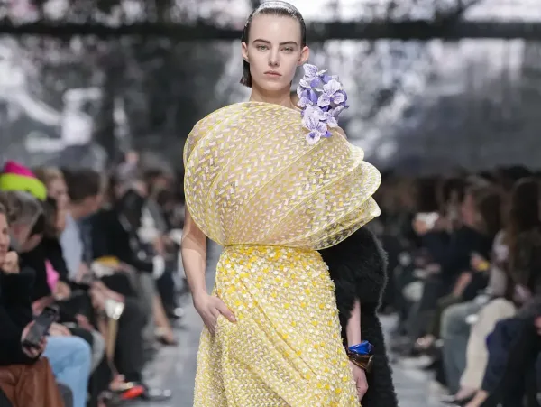 Η νέα εποχή της haute couture Dior μέσα από το βλέμμα του Jonathan Anderson