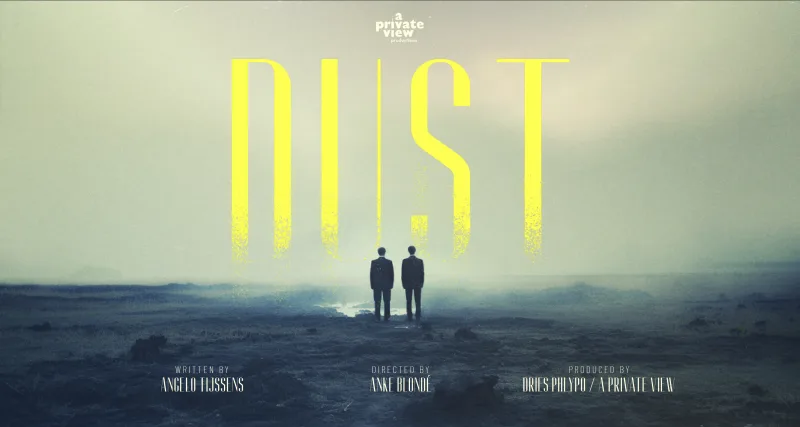 Αφίσα της ταινίας Dust με δύο άνδρες σε ομιχλώδες τοπίο.