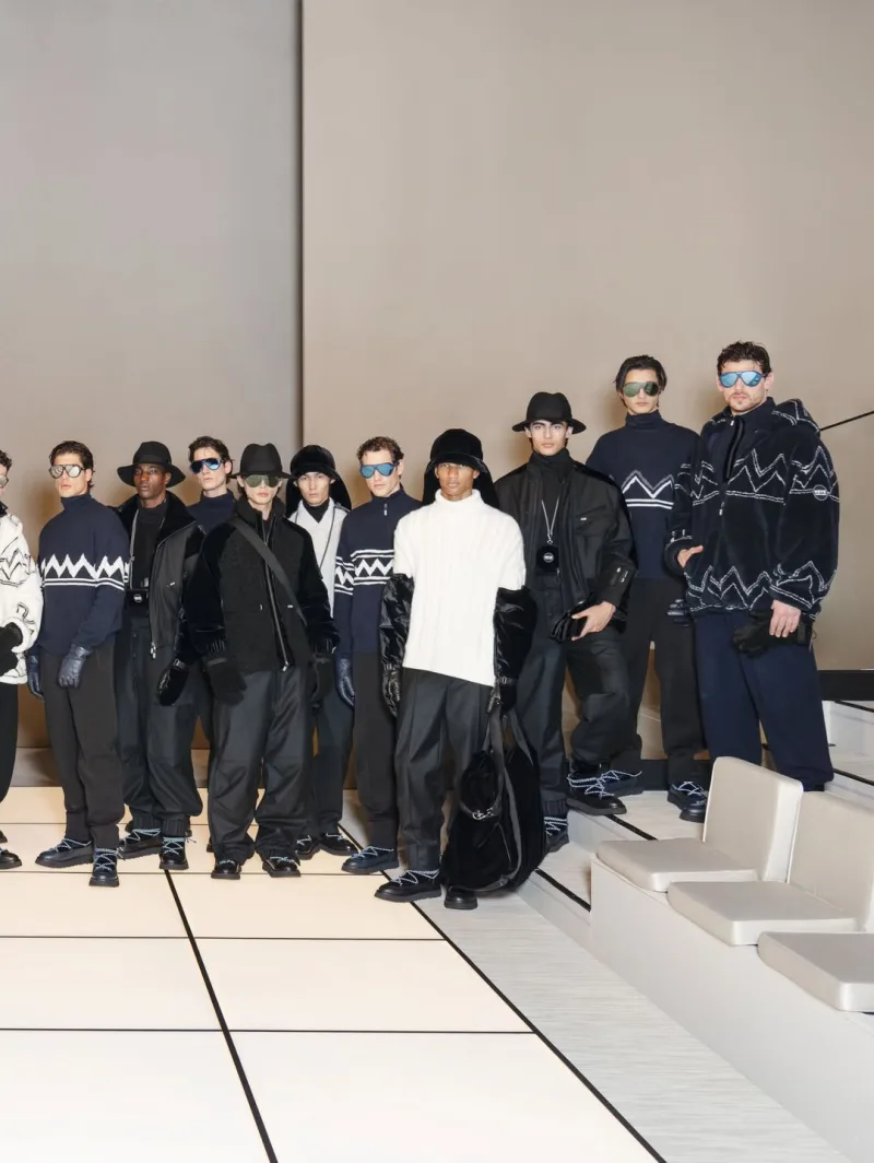 Ανδρική συλλογή Giorgio Armani Φθινόπωρο/Χειμώνας 26-27 με βελούδα και κασμίρ στην Εβδομάδα Μόδας του Μιλάνου.