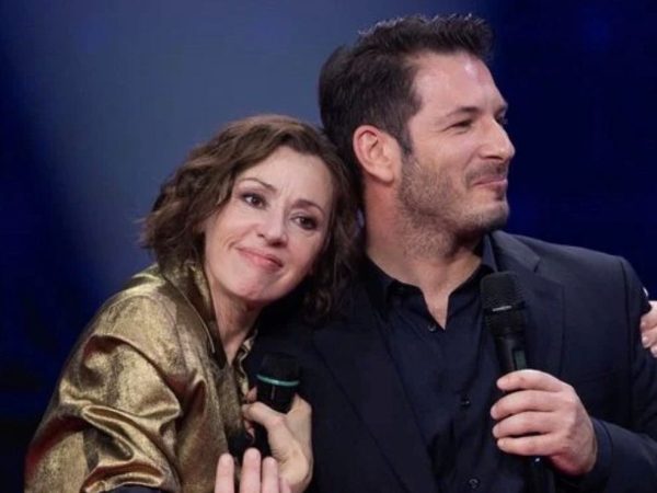 Γιώργος Περρής και Tina Arena σε μία σπάνια τηλεοπτική στιγμή στην Γαλλία