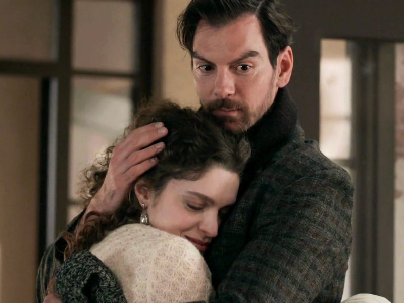 Δυναμικό comeback για το Grand Hotel – Η Αλίκη πέφτει στην αγκαλιά του Πέτρου!