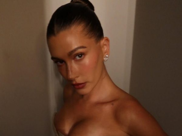 H Hailey Bieber βάζει τέλος στις φήμες περί κακοποίησης στον γάμο της