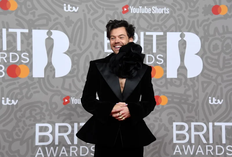 Ο Harry Styles σε φωτογραφία από το ΑΠΕ-ΜΠΕ για την ανακοίνωση του νέου του album.