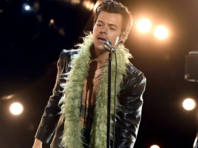 Ο Harry Styles σε φωτογραφία από το ΑΠΕ-ΜΠΕ για την κυκλοφορία του single Aperture.