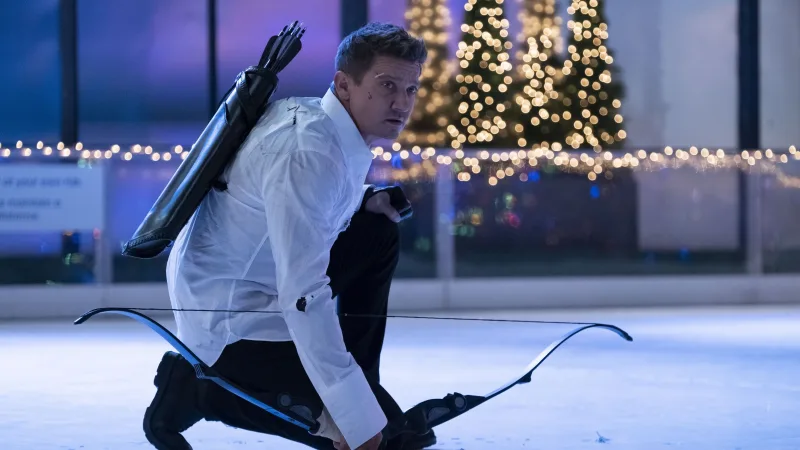 Ο Jeremy Renner ως Hawkeye στη σειρά της Disney, με αφορμή τις εξελίξεις για τη δεύτερη σεζόν.